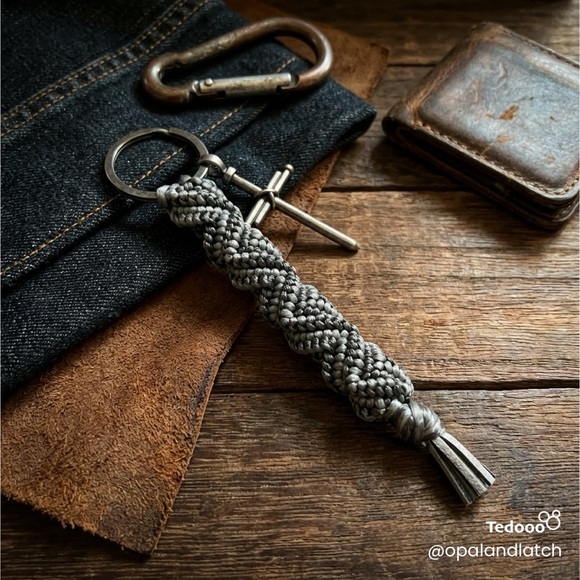 🌟Iron Glow Cross Keychain - Picture 2 of 4